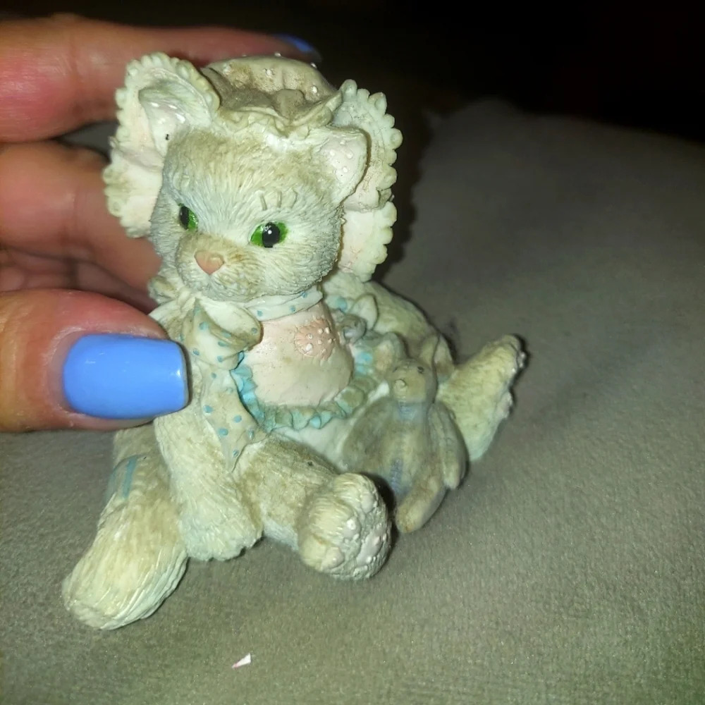 Enesco Calico Kittens Loves Special Delivery Kitten Figurine